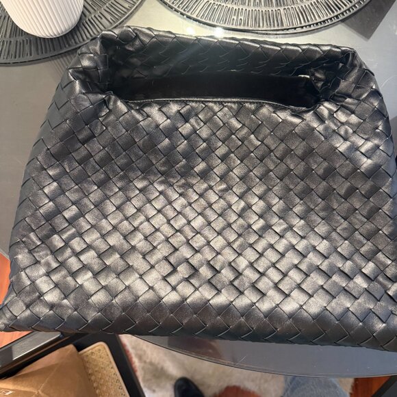 🖤 BOTTEGA VENETA SMALL HOP BAG — BLACK INTRECCIATO LEATHER - Picture 3 of 3